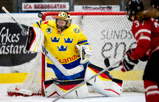 Bläddra bland fler bilder av Ishockey, Landskamp, Sverige - Kanada