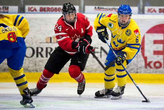 Kanadas Natalie Spooner och Sveriges Lina Bäcklin
