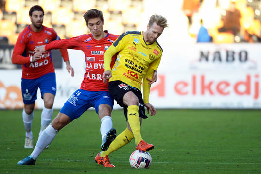 Örgrytes Daniel Paulson och Mjällbys Christian Wilhelmsson