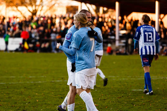 Malmö FFs Jo Inge Berget och Malmö FFs Simon Kroon jublar