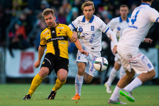 Frejs Joakim Runnemo med ett skott