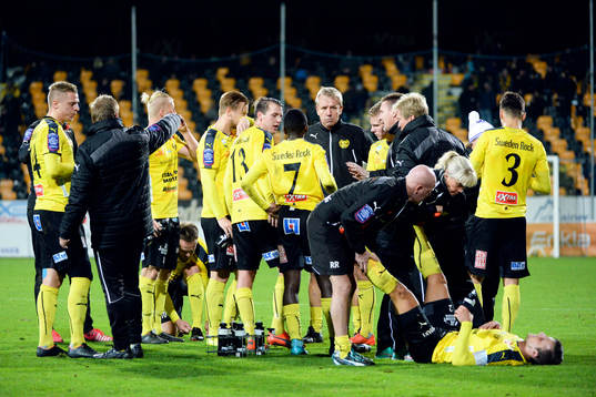 Mjällbys lag pratar ihop sig