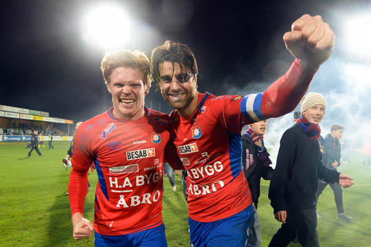 Örgrytes Anton Sandberg Magnusson och George Mourad jublar