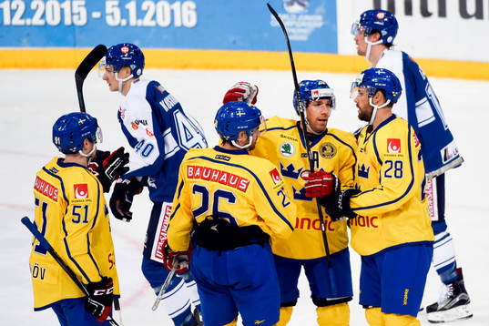 Sveriges Joel Lundqvist firar