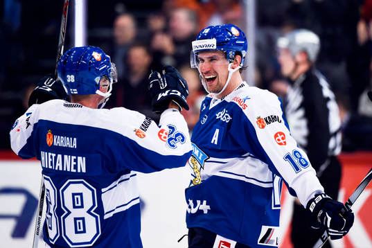 Finlands Juuso Hietanen och Tuukka Mäntylä jublar