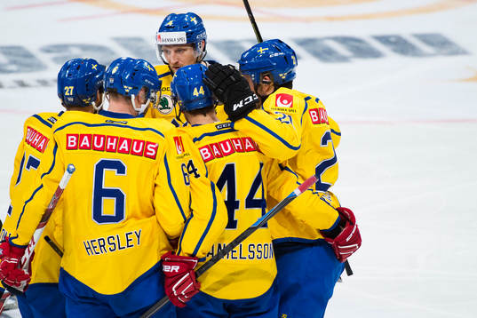 Sveriges spelare jublar