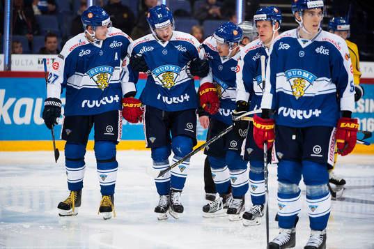 Finlands Tommi Huhtala har ont