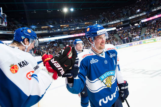 Finlands Sami Lepistö jublar
