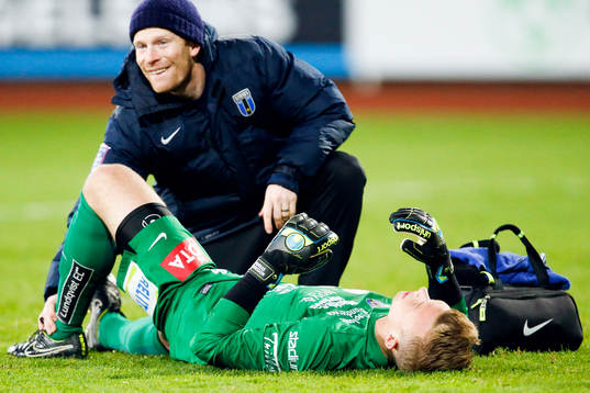 Sirius målvakt Andreas Andersson ligger skadad