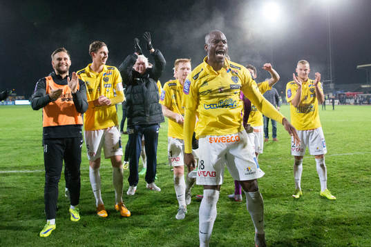 Falkenbergs spelare jublar