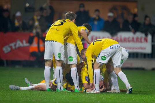 Falkenbergs spelare jublar