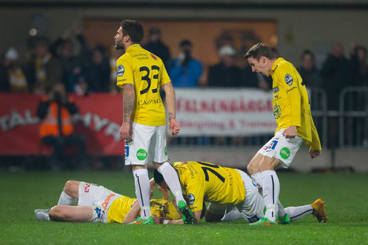 Falkenbergs spelare jublar