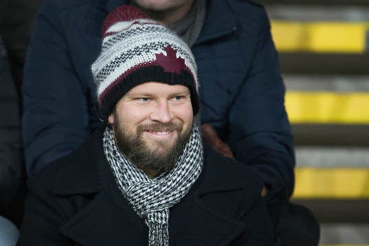 Falkenbergs David Svensson sitter på läktaren