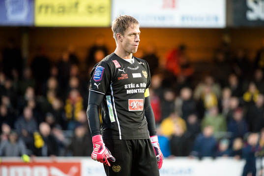Mjällbys målvakt Mattias Asper deppar