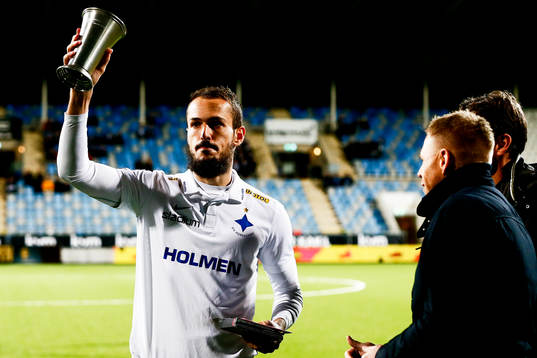 Norrköpings Emir Kujovic tar emot pris för Årets Spelare
