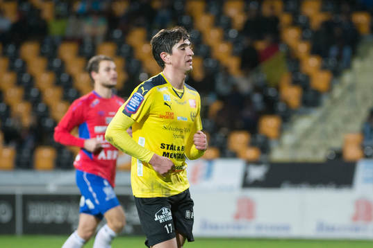 Mjällbys Lukas Grill får rött kort