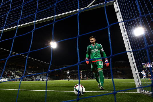IFK Göteborgs målvakt John Alvbåge deppar