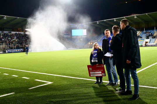 Norrköping tar emot check från Svenska Spel