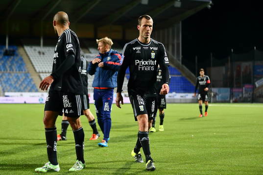 IFK Göteborgs Haitam Aleesami och Hjálmar Jónsson deppar