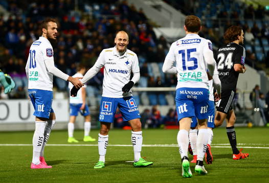 Norrköpings Emir Kujovic, och Daniel Sjölund ser glada ut