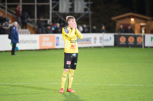 Mjällbys Eric Björkander deppar