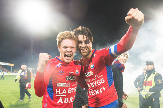 Örgrytes Anton Sandberg Magnusson  och George Mourad jublar