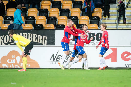Örgrytes Hannes Sahlin har gjort 2-1