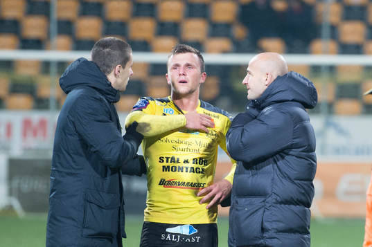Mjällbys Adi Terzic deppar med tårar i ögonen