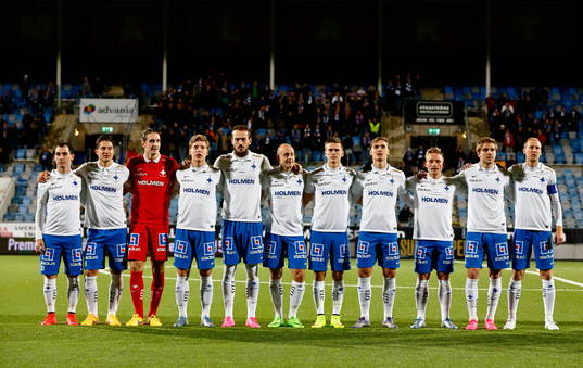 Norrköpings spelare före  fotbollsmatchen i Svenska