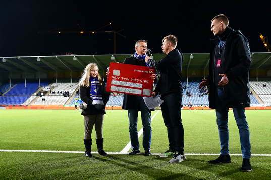 Norrköping tar emot check från Svenska Spel