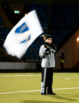 Ungdom med flagga