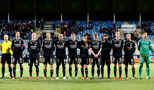 IFK Göteborgs spelare före  fotbollsmatchen i Svenska