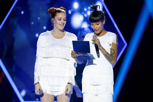 Icona Pop delar ut pris till Årets back