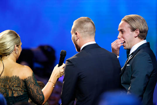 John Guidetti (vänd från kameran) och Patrik Carlgren bli