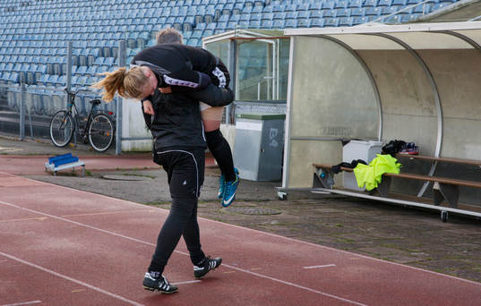 FC Rosengårds Ebba Wieder bars av planen