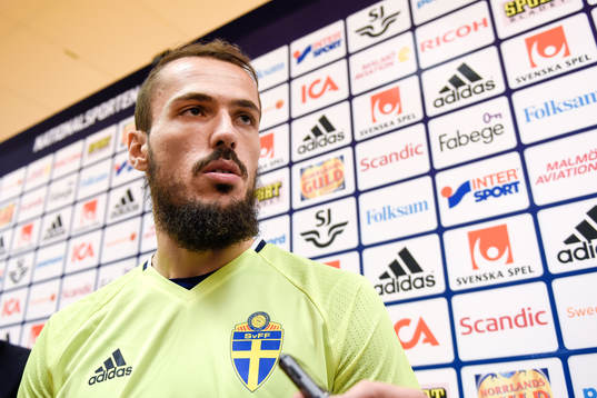 Sveriges Emir Kujovic intervjuad innan en träning med