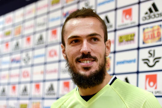 Sveriges Emir Kujovic intervjuad innan en träning med