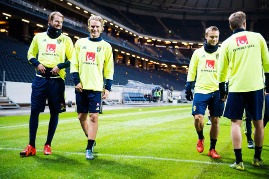 Sveriges Ola Toivonen och Oscar Hiljemark