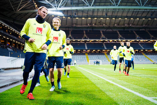 Sveriges Ola Toivonen och Oscar Hiljemark