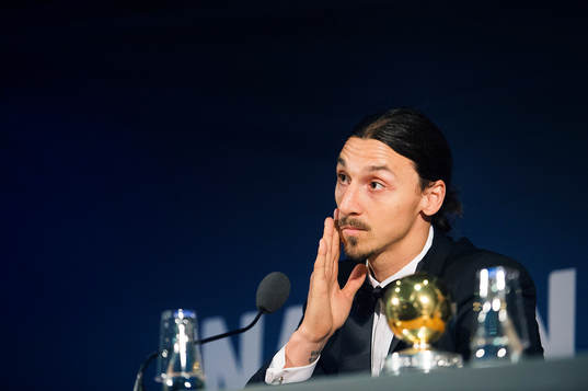 Zlatan Ibrahimovic deltar i en presskonferens