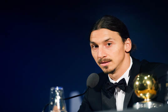 Zlatan Ibrahimovic deltar i en presskonferens