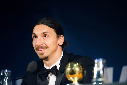 Zlatan Ibrahimovic deltar i en presskonferens