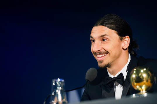 Zlatan Ibrahimovic deltar i en presskonferens