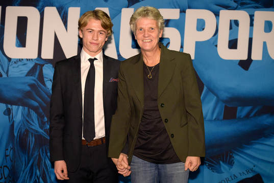 Sebastian Ballson och Sveriges förbundskapten Pia Sundhage