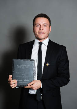 Kerim Mrabti, Djurgården, poserar med sitt pris för