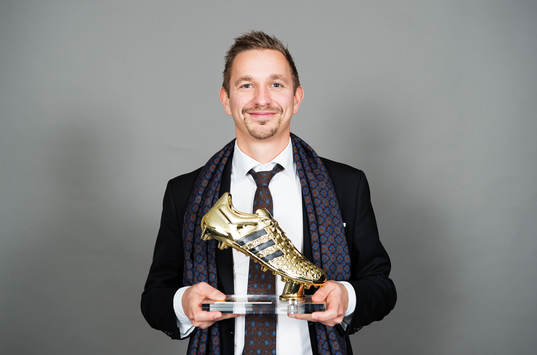 Fredrik Olsson, Jönköping, poserar med sitt pris för