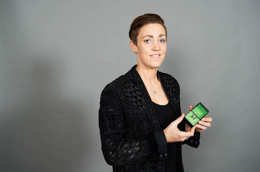 Therese Sjögran, sportchef Rosengård, poserar med sitt