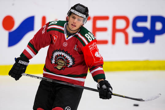 Frölundas Andreas Johnson värmer upp innan