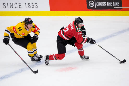 Frölundas Lukas Bengtsson före Litvinovs Ondrej Jurcik