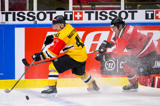 Litvinovs Rostislav Martynek täcker pucken för Frölundas